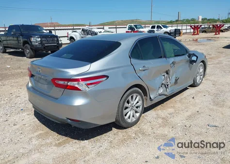 2018 Toyota Camry Le z USA, uszkodzony, nr VIN JTNB11HK4J3047612